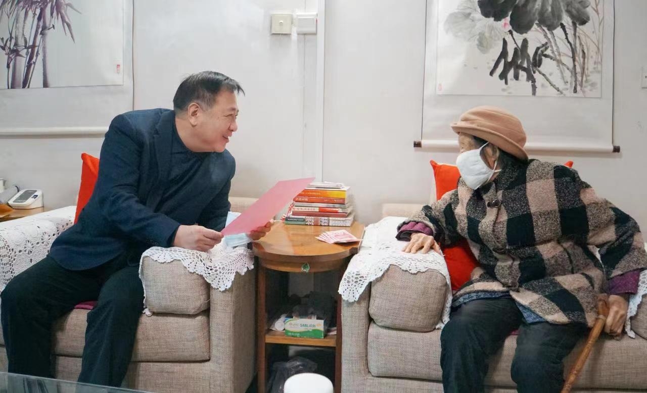 情系老干部 慰问暖人心 ——安博电竞集团开展春节前走访慰问